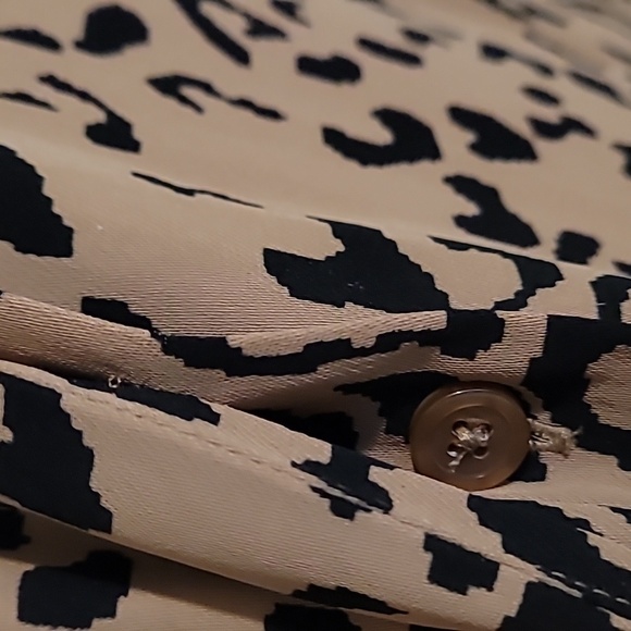 Leopard v neck blouse, 1X - Picture 3 of 5